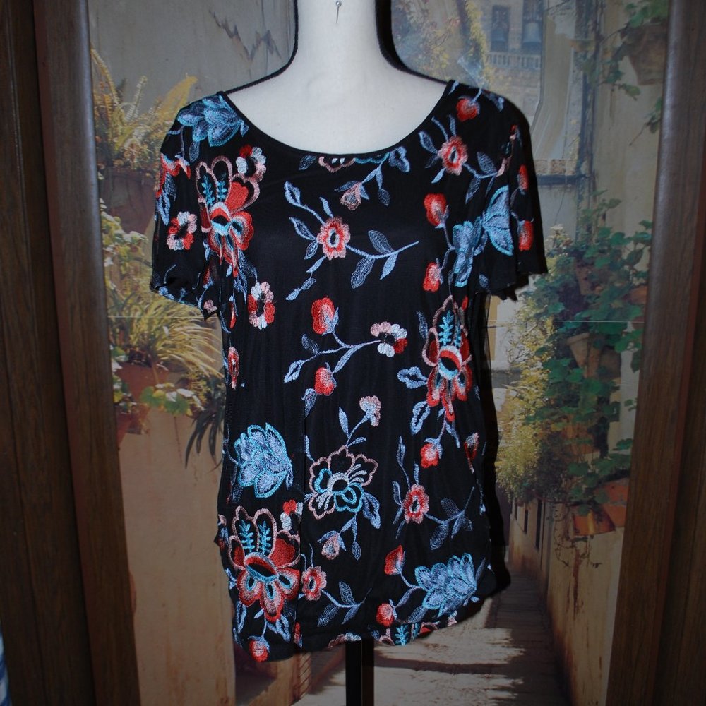 Nygard Black Short-sleeve Top with Floral Embroidery - PL